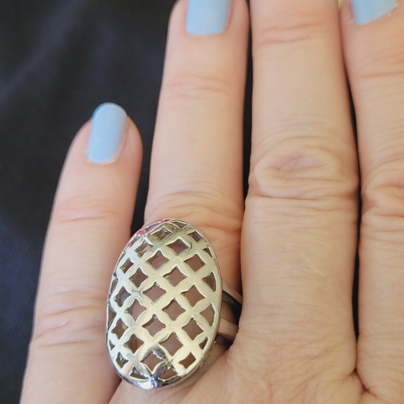 Ring - Picture 3 of 3